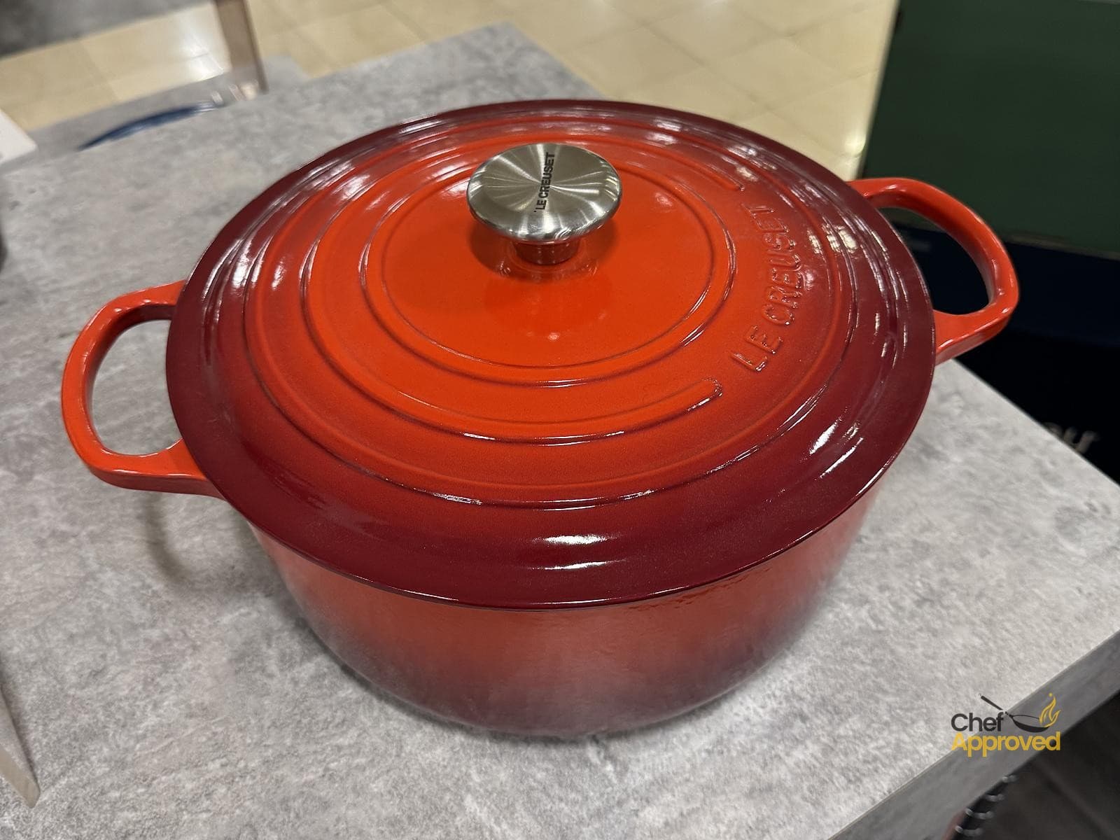 Le Creuset Signature Round Dutch Oven 7.25 Quart - professional review